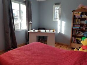 4 bedrooms, iron/ironing board, Internet, bed sheets - Air-conditioned Provencal house (Mondragon)