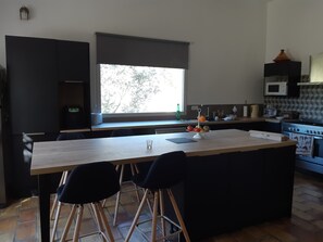 Private kitchen - Air-conditioned Provencal house (Mondragon)