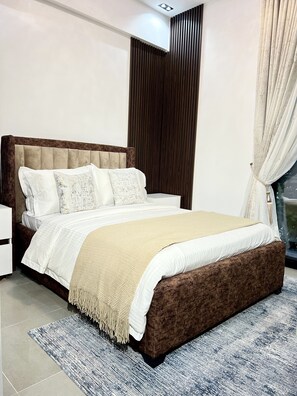 2 bedrooms, iron/ironing board, Internet, bed sheets - Luxury 2-Bed Apartment off Bourdillon, Ikoyi (Lagos)