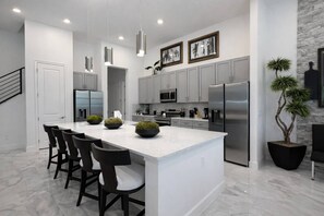 Fridge, microwave, oven, stovetop - PG6043 - Paradiso Grande - Luxury Home (Orlando)