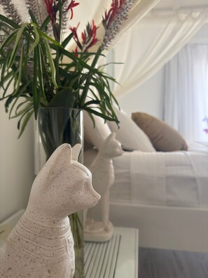 1 bedroom, bed sheets