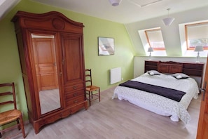 1 habitación, tabla de planchar con plancha, wifi y ropa de cama 