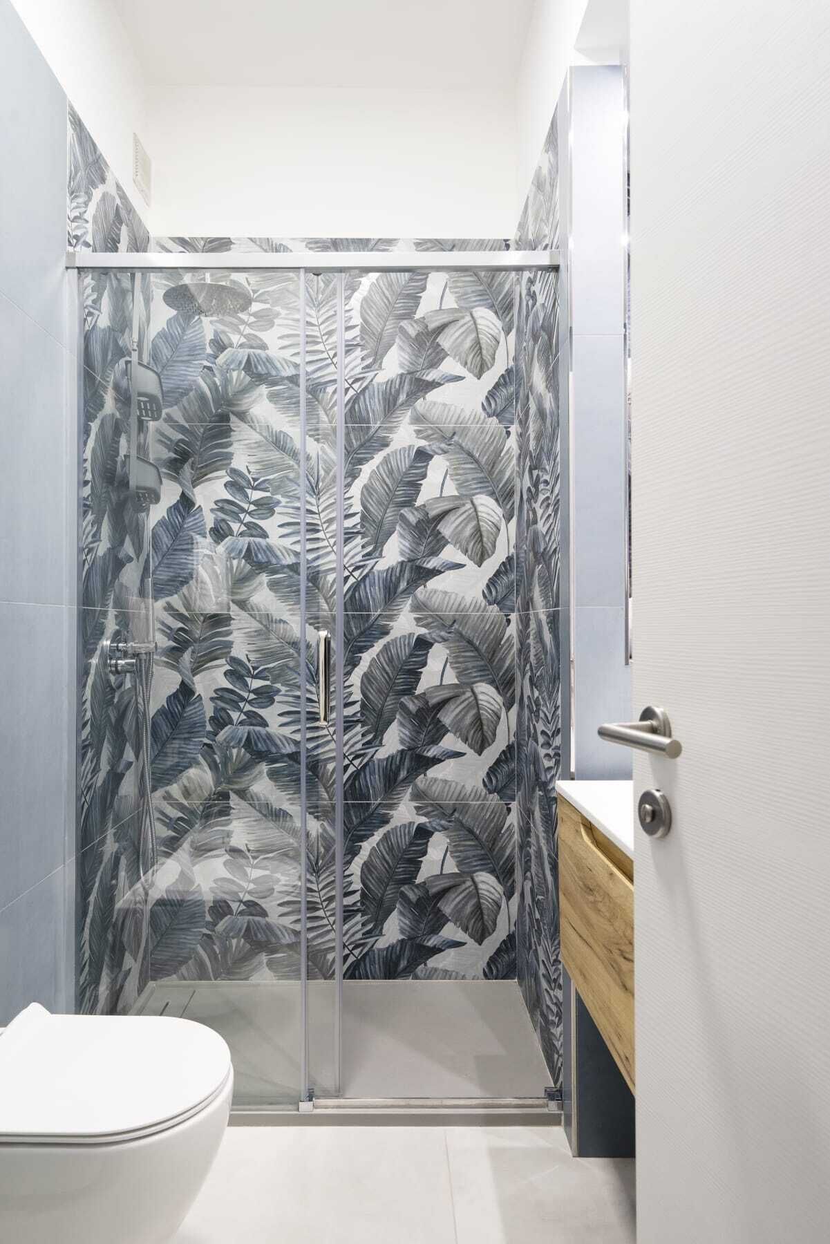 Doccia, asciugacapelli, asciugamani, shampoo