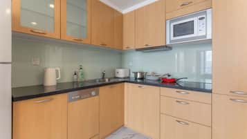 Panoramic Twin Room, City View | Private kitchen | Electric kettle