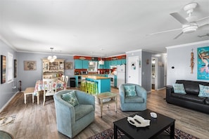 Smart TV - Walkable Family Beach Base, Pet Friendly (Gulf Shores)
