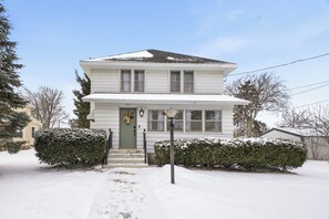 Exterior - Carefully curated and walkable to all Princeton has to offer. (Princeton)