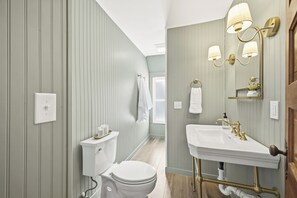 Bathroom - Carefully curated and walkable to all Princeton has to offer. (Princeton)