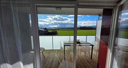 Facing the Jura, 70m² apartment 10 minutes from Geneva for 1 to 6 people