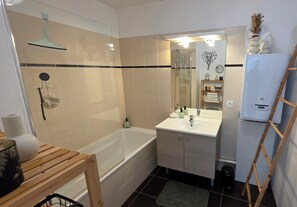 Bathroom - Vrbo Property (Douvaine)