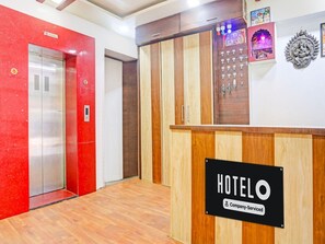 Reception - Super Hotel O Kesarganj Suman Palace (Ajmer)