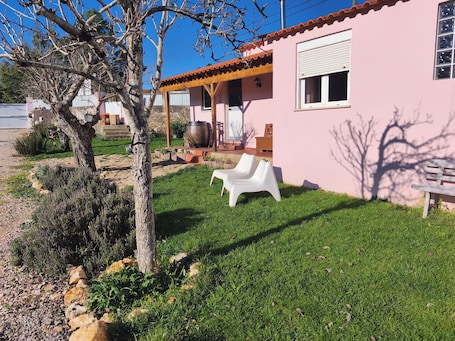 Property grounds. Casa dos Caseiros N2