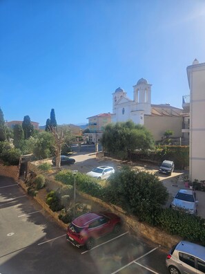 Property grounds - Charming, fully renovated T2 apartment for 2 to 4 people, in the heart of Île-Rousse. (L'Île-Rousse)
