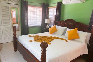 3 bedrooms, iron/ironing board, WiFi, bed sheets - Lovely Retreat Villa w/ access to private beach, pool, gym & modern amenities (Richmond Estates)