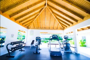 Fitness facility - Lovely Retreat Villa w/ access to private beach, pool, gym & modern amenities (Richmond Estates)
