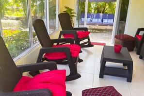 Terrace/patio - Lovely Retreat Villa w/ access to private beach, pool, gym & modern amenities (Richmond Estates)