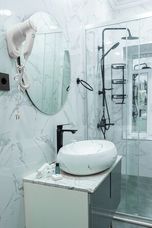 Kahden hengen huone | Kylpyhuone