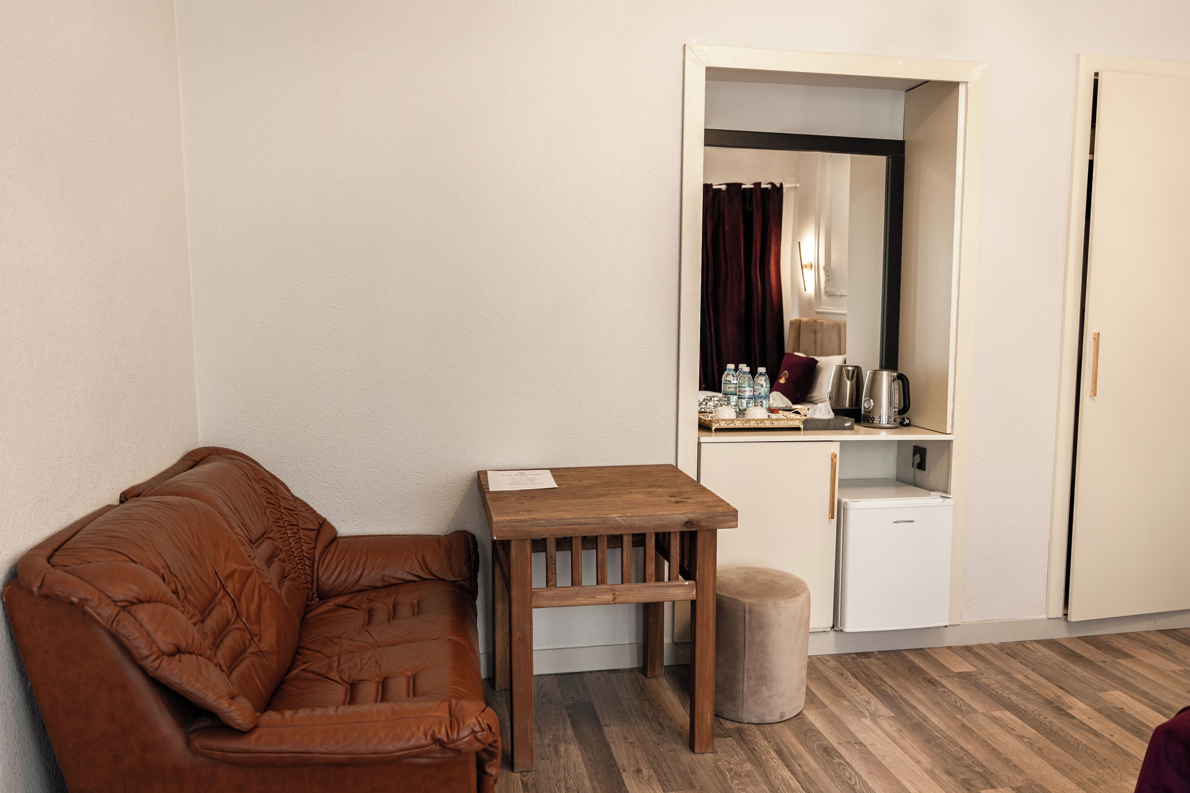 Deluxe-Doppelzimmer, Balkon, Blick auf den Innenhof | Wohnbereich