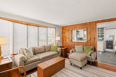 Cozy Muskegon Getaway Near Lake Michigan with Pool