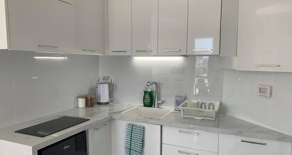 Seafront 1 Bedroom Apartment - Steps from Ashkelon Beach & Marina