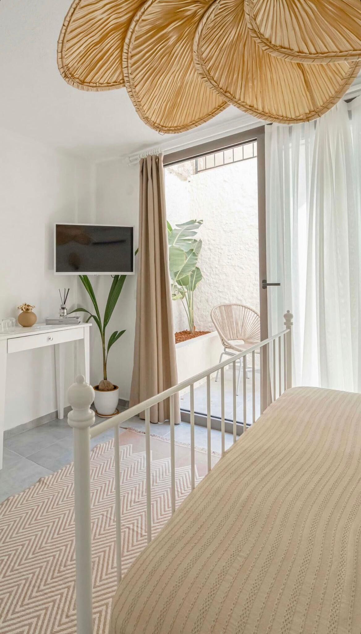 Quarto casal standard, vista para o jardim