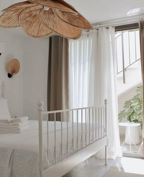 Quarto casal standard, vista para o jardim