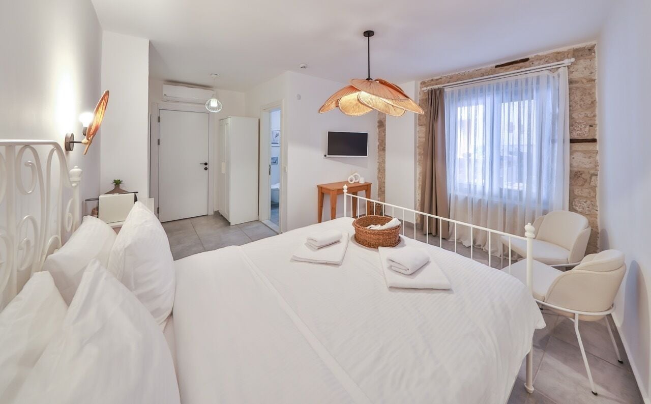 Superior Double Room, Garden View | Desk, free WiFi