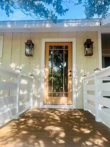 CLASSY AND COZY 3BR 3BATH HOUSE IN COROLLA. ONE BLOCK TO DIRECT BEACH ACCESS