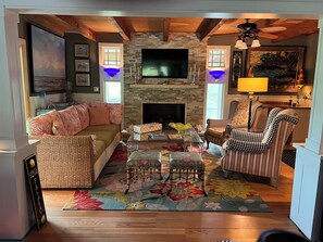 Living area - CLASSY AND COZY 3BR 3BATH HOUSE IN COROLLA. ONE BLOCK TO DIRECT BEACH ACCESS (Corolla)