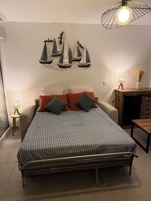 2 habitaciones, tabla de planchar con plancha y cuna de viaje 