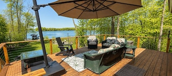 Hexagon Hideaway on Balsam Lake - Private Dock • Kayaks • Sunset Views