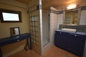 Bathroom - Vrbo Property (Masquières)