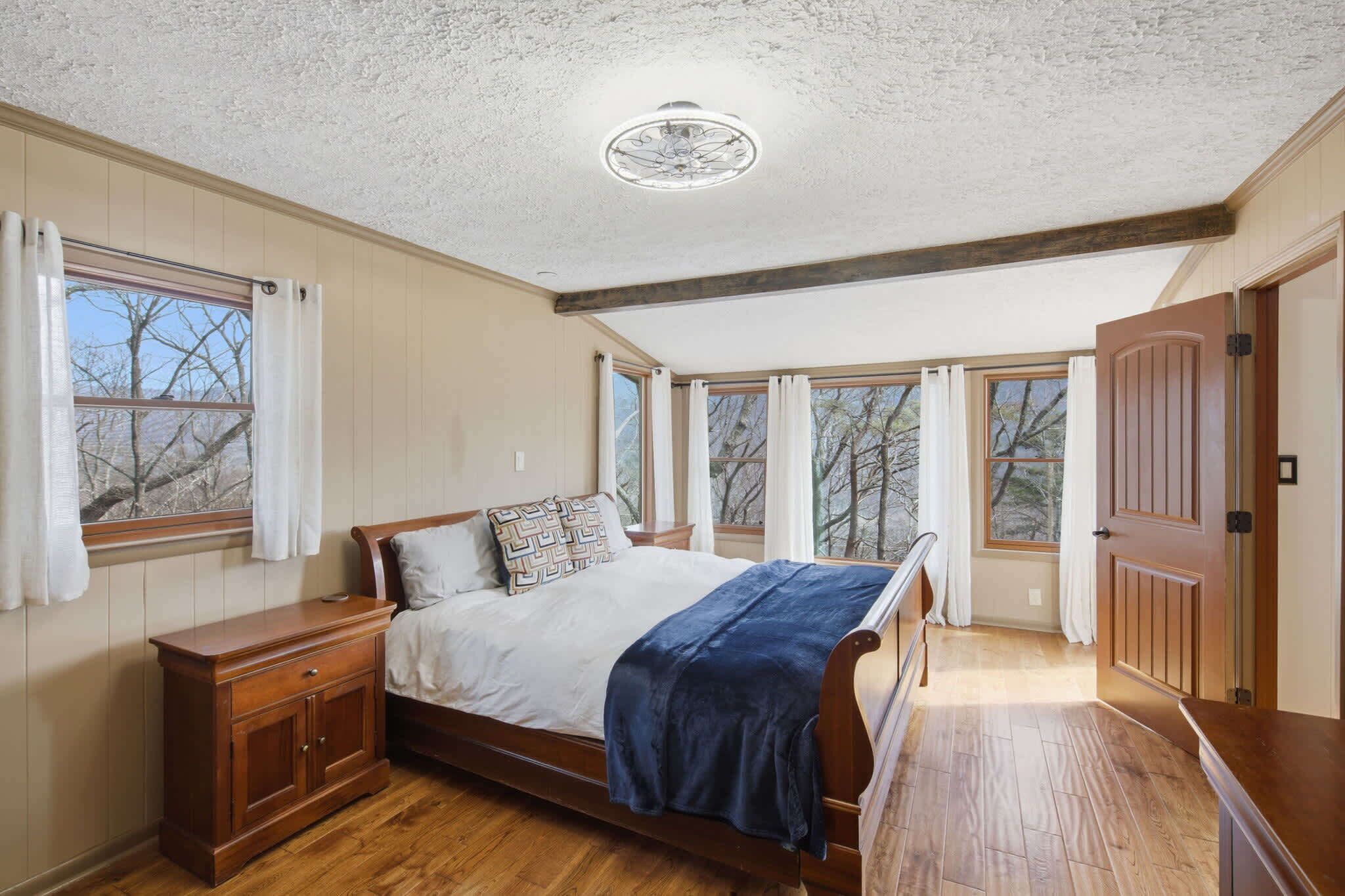 Cabin, Multiple Beds, Patio, Mountain View (Vista Ridge at Alpine) | 4 bedrooms, individually decorated, individually furnished, bed sheets