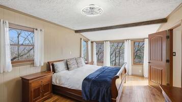 Cabin, Multiple Beds, Patio, Mountain View (Vista Ridge at Alpine) | 4 bedrooms, individually decorated, individually furnished, bed sheets