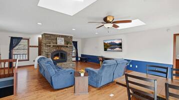 Cabin, Multiple Beds, Patio, Mountain View (Vista Ridge at Alpine) | Interior