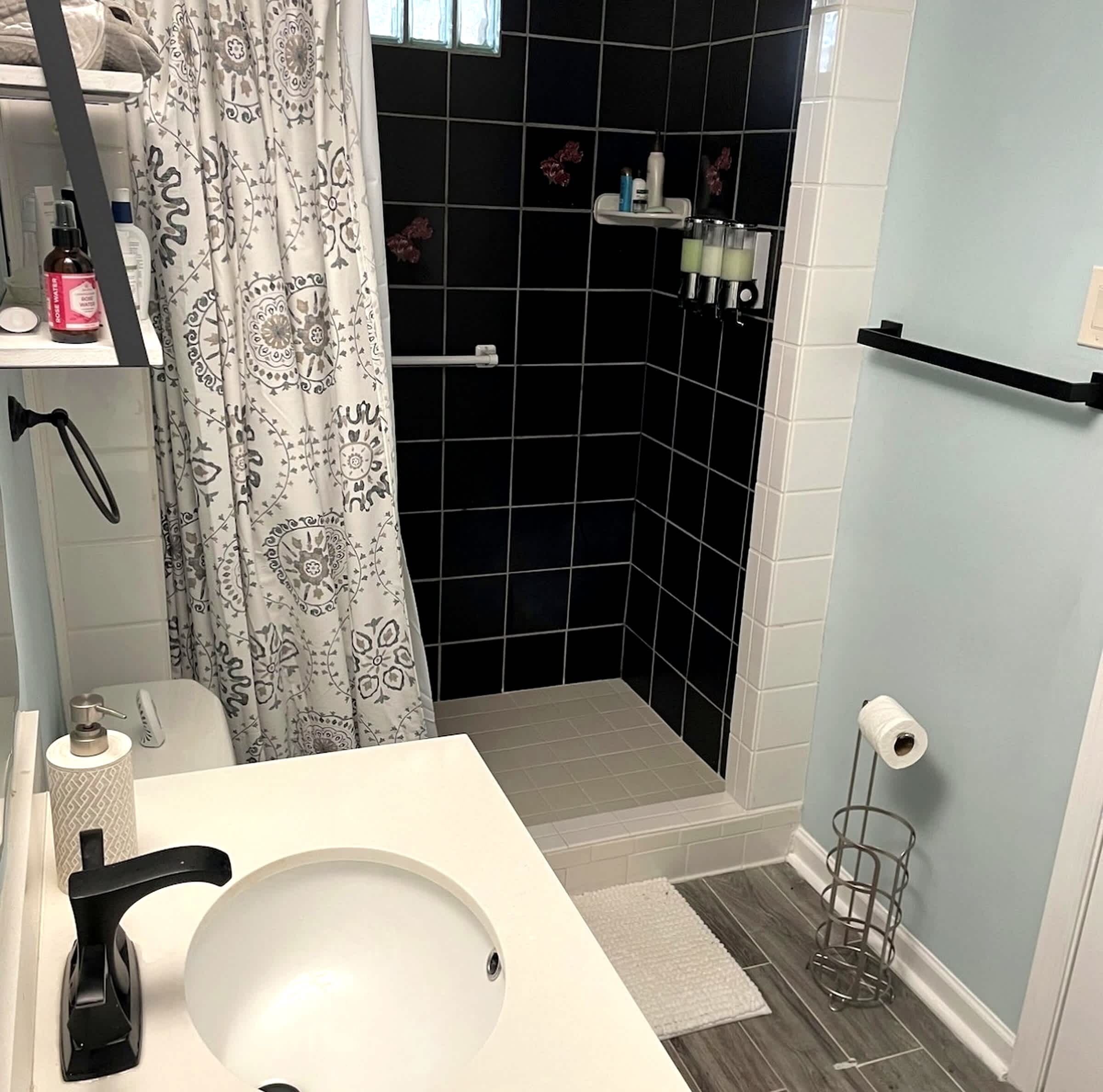 Cabin, Multiple Beds, Patio, Mountain View (Vista Ridge at Alpine) | Bathroom | Towels