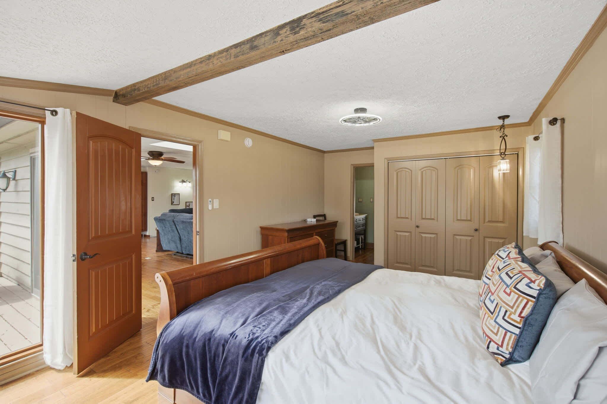 Cabin, Multiple Beds, Patio, Mountain View (Vista Ridge at Alpine) | 4 bedrooms, individually decorated, individually furnished, bed sheets
