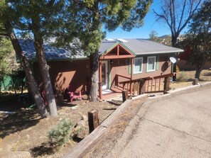 Exterior - Gorgeous 3-bedroom cabin with AC in charming Ruidoso (Ruidoso)