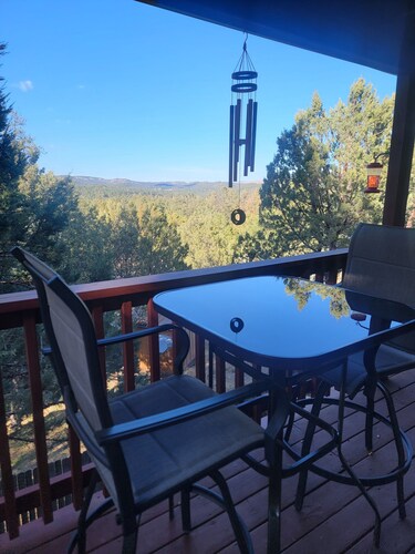 Gorgeous 3-bedroom cabin with AC in charming Ruidoso