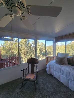 3 bedrooms, iron/ironing board, WiFi, bed sheets - Gorgeous 3-bedroom cabin with AC in charming Ruidoso (Ruidoso)