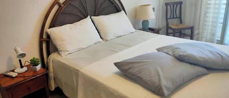 2 bedrooms, internet, bed sheets