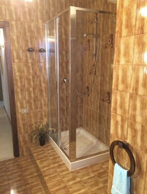 Shower, hair dryer, bidet, towels - 2 Rooms with one bathroom in the heart of Villasimius with terrace and parking (Villasimius)