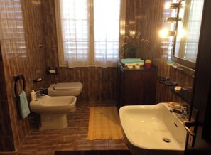 Shower, hair dryer, bidet, towels - 2 Rooms with one bathroom in the heart of Villasimius with terrace and parking (Villasimius)