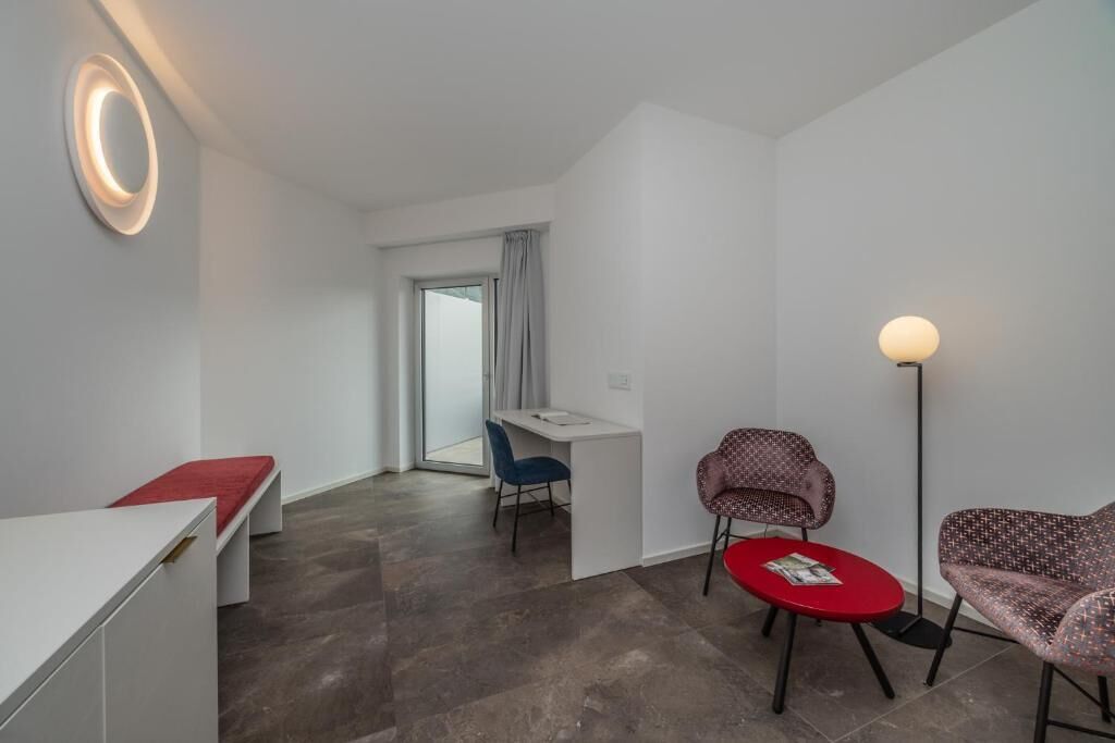 Suite, balcon, vue piscine