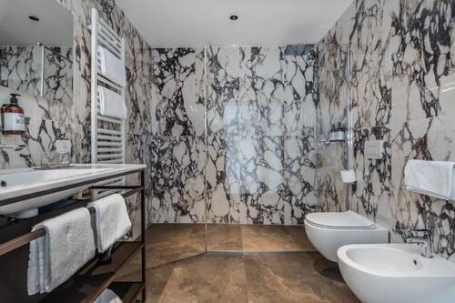 Superior Double or Twin Room, Balcony | Bathroom