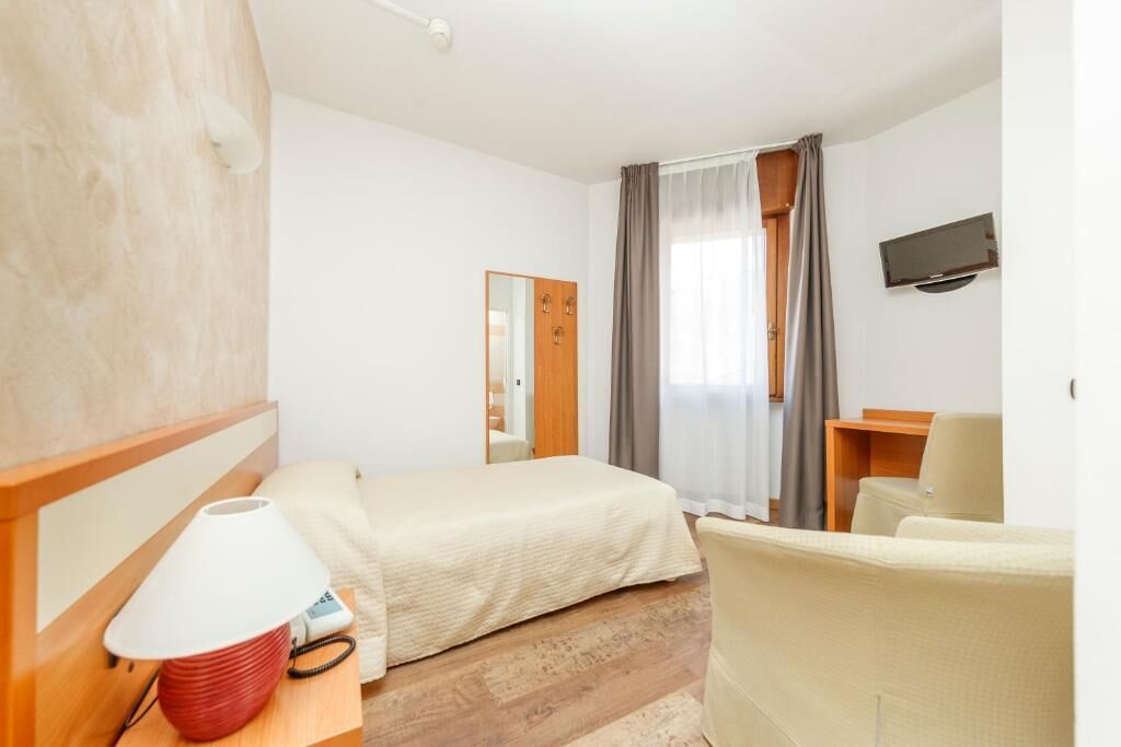 Kamar Single Standar