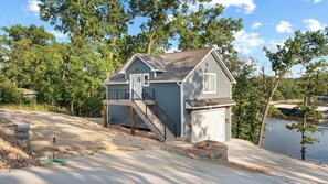 Exterior - The Blue Sapphire - Dock, Hot Tub & Fire Pit (Sunrise Beach)