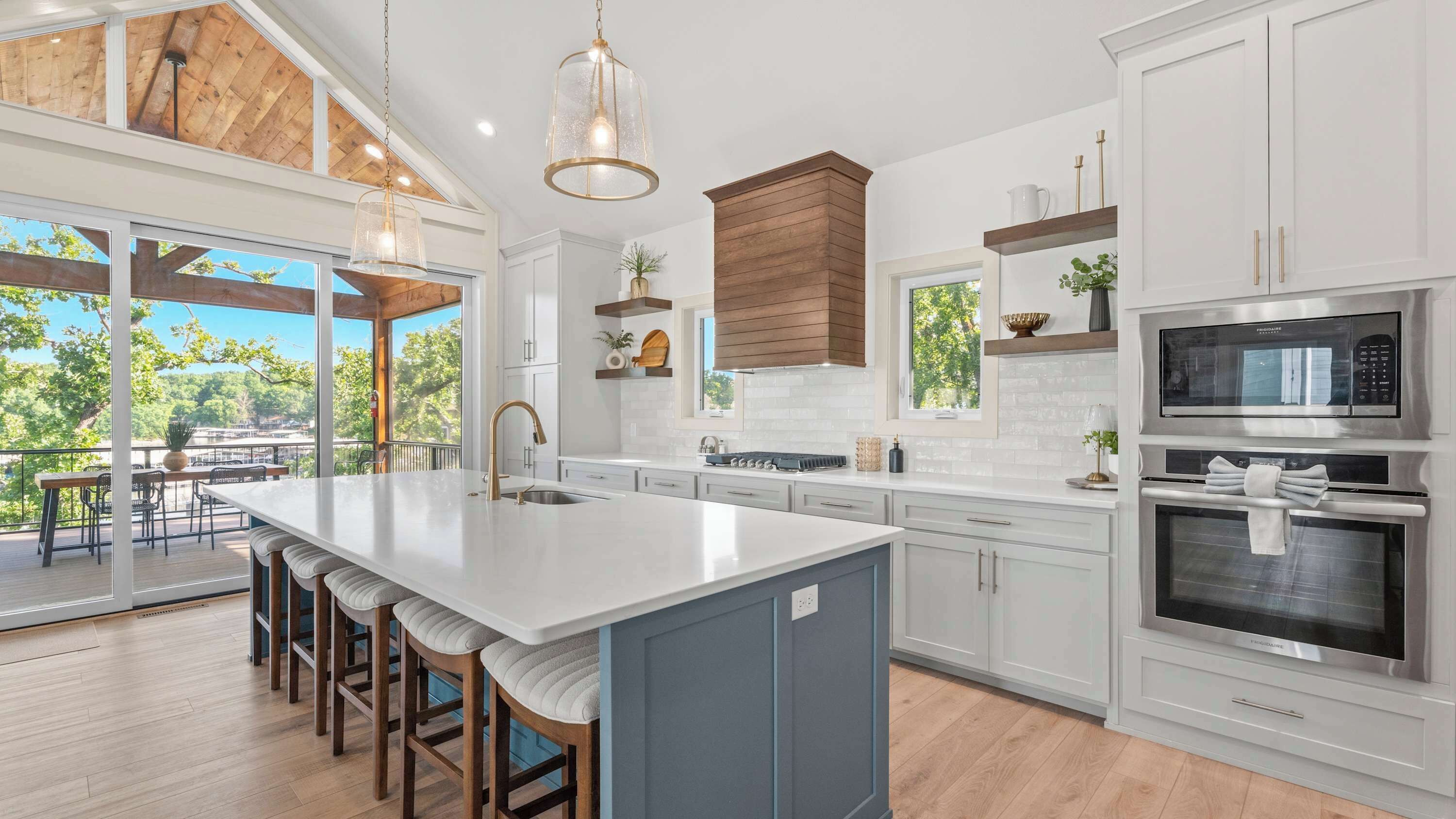 House, Multiple Beds, Hot Tub (The Blue Sapphire) | Private kitchen | Coffee/tea maker