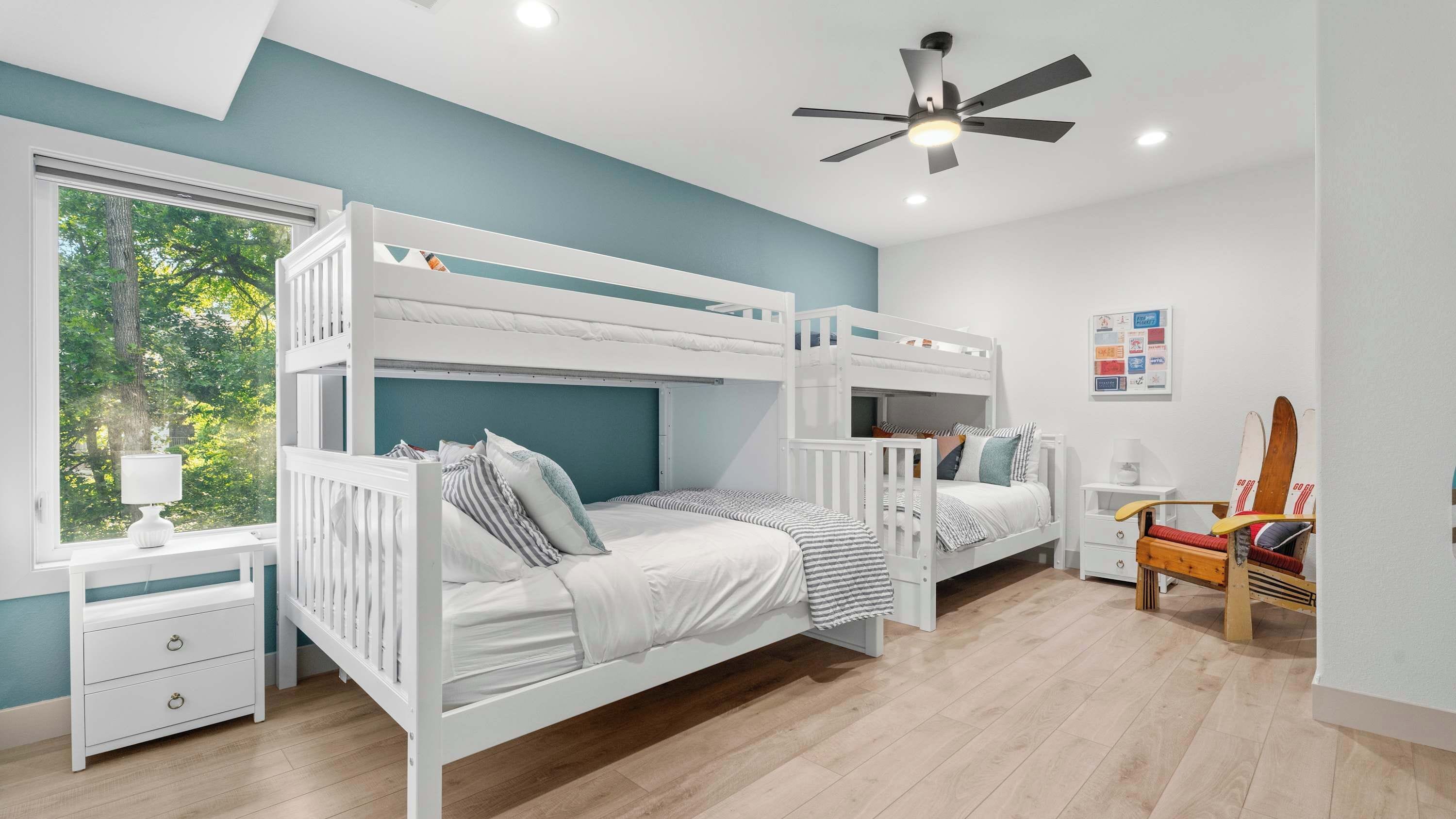 House, Multiple Beds, Hot Tub (The Blue Sapphire)