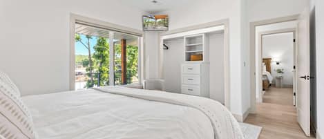 House, Multiple Beds, Hot Tub (The Blue Sapphire)