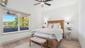 House, Multiple Beds, Hot Tub (The Blue Sapphire) | 4 bedrooms, individually decorated, individually furnished, bed sheets